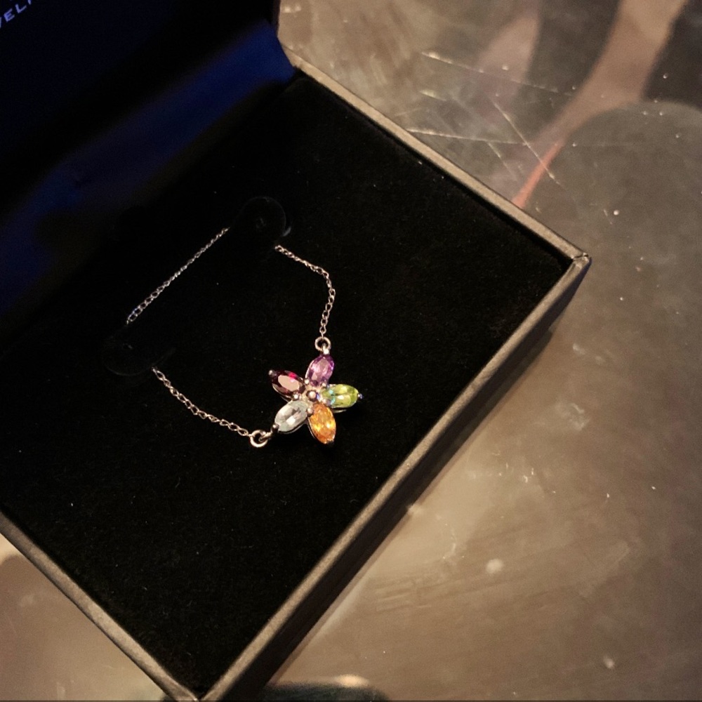 Colored flower necklace